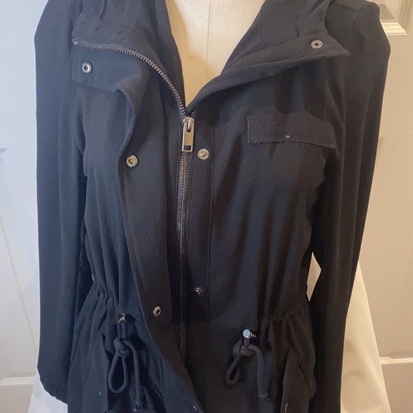 LIKE NEW lightweight black spring jacket - Picture 4 of 6